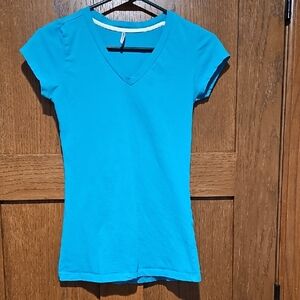 Tresics Women's Aqua V-Neck Tee